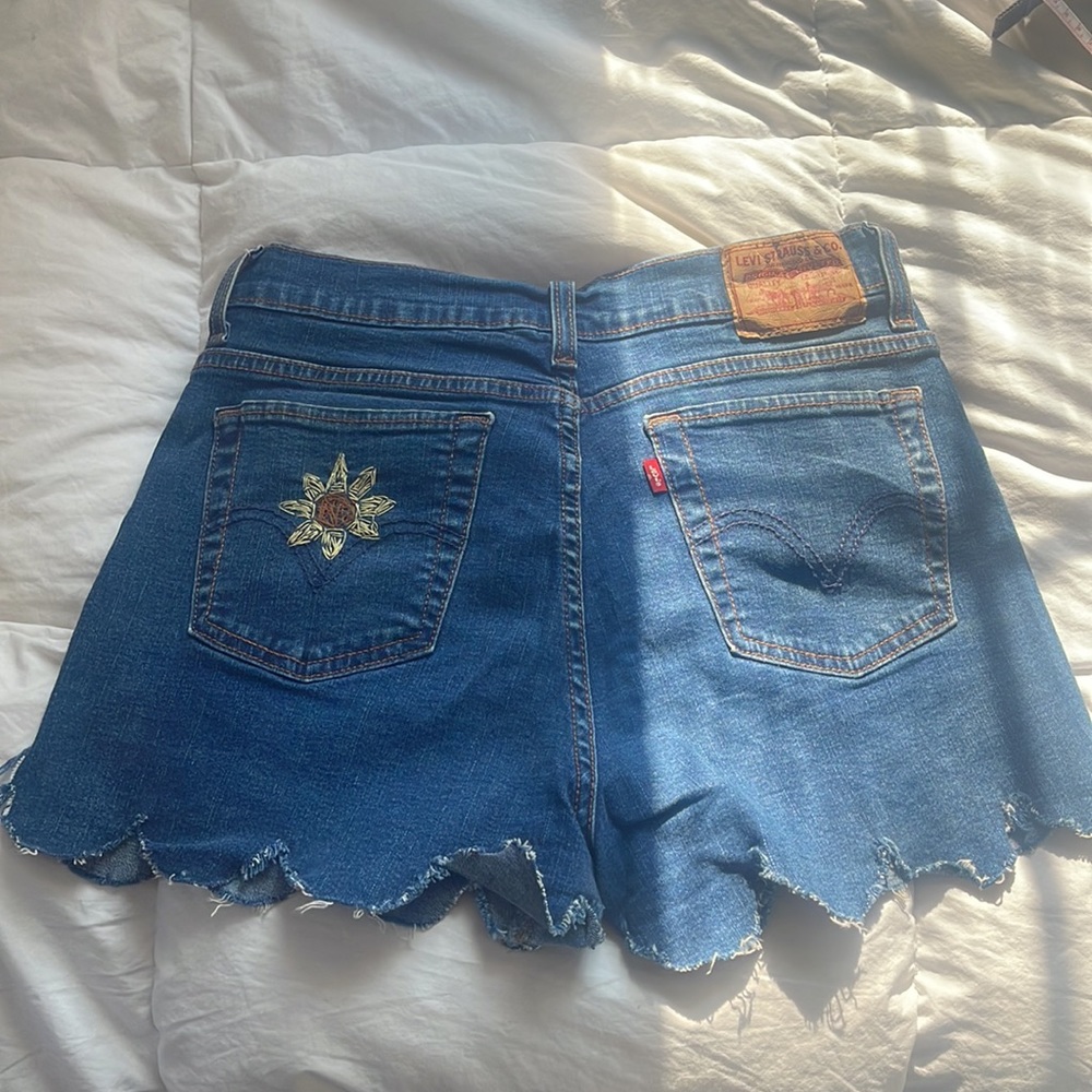 Levi Women Shorts - Picture 3 of 6
